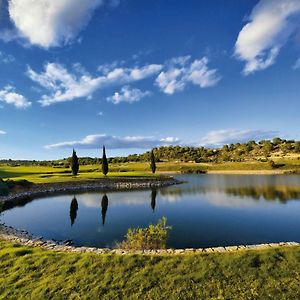 Las Colinas Golf&Country Club Residences